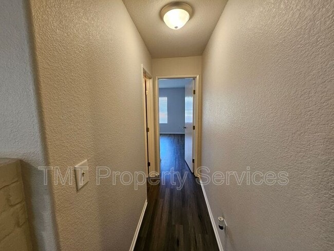 Building Photo - 3533 Des Moines Dr