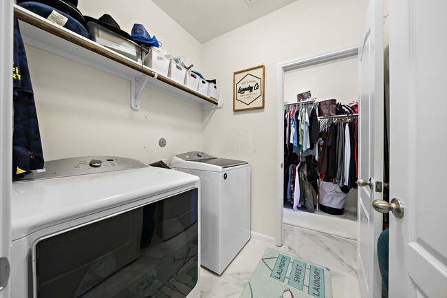 Building Photo - 3627 Grand Prom