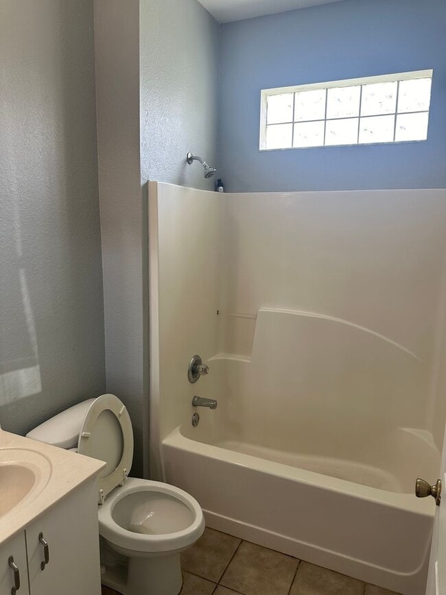 Building Photo - 2 Bedroom 2 Full Bath Townhome in LAKE MARION RESORT