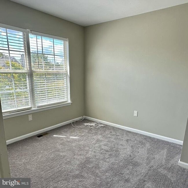 Building Photo - 22 Honey Locust Ln