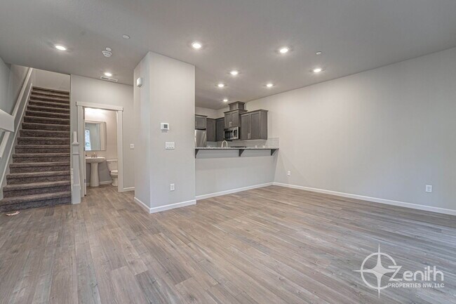 Building Photo - 4261 S Cloverhill Wy