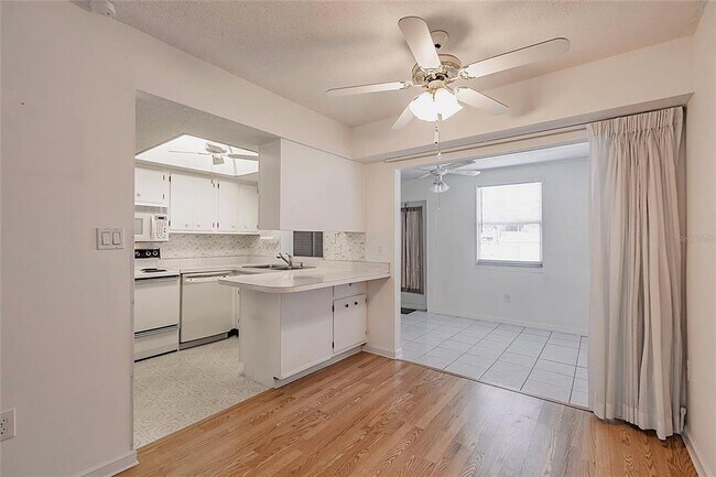 Building Photo - 4158 S Tamiami Trl