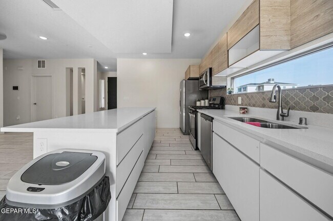 Building Photo - 3741 Peak Pl