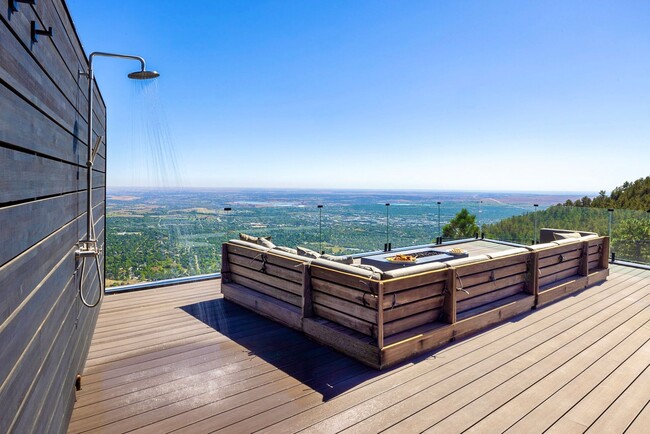 Building Photo - Private Foothills Sanctuary Minutes from D...