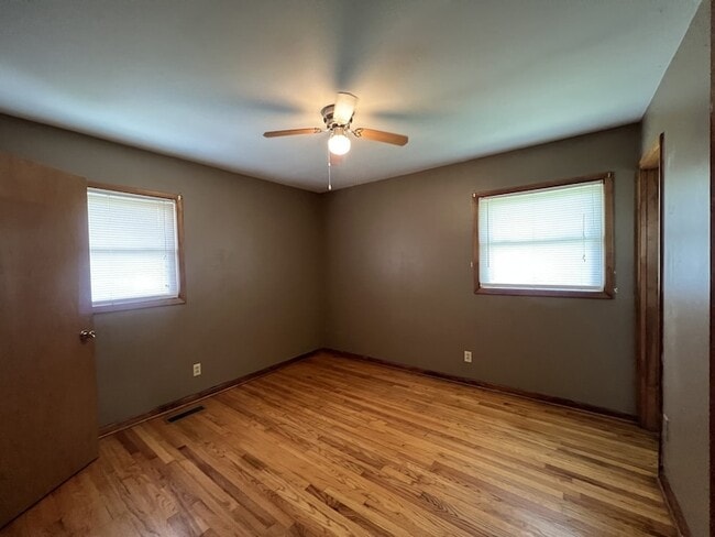 Building Photo - 207 N Mulberry St