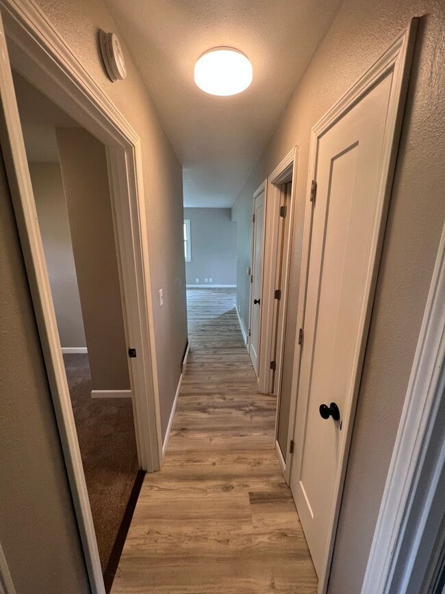 Building Photo - 3 Bed/2 Bath House for Rent! NO APPLICATIO...