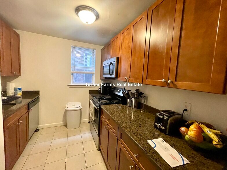 Building Photo - 10 Parker Hill Ave