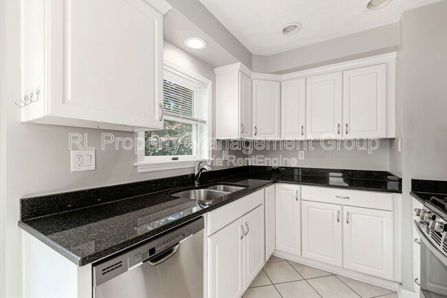 Building Photo - 459 Blenheim Rd