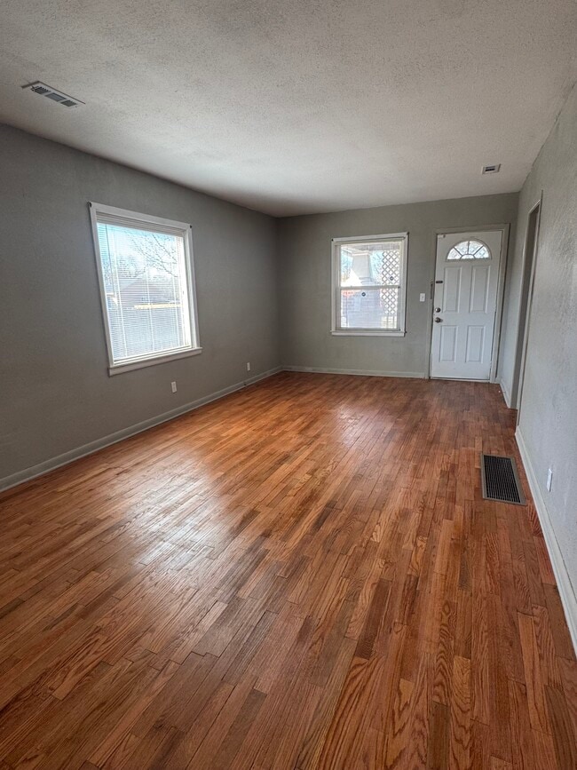 Building Photo - Grove