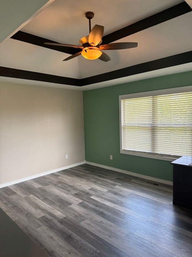 Building Photo - 5 Bedroom | 3 Bathroom | 3 Car Garage | Wa...