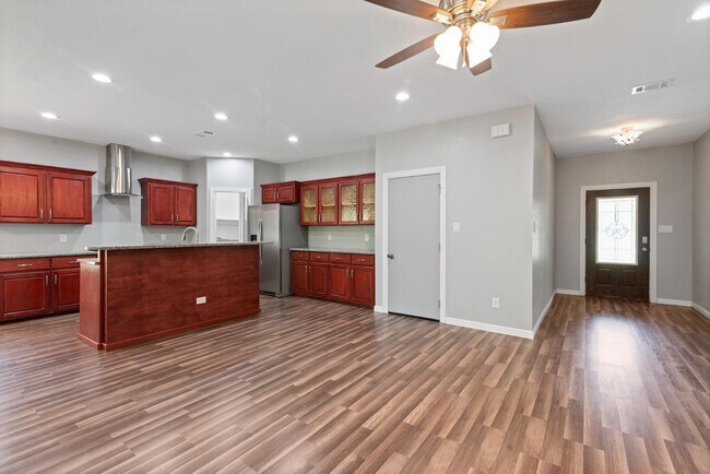 Building Photo - 1253 E Jessamine St