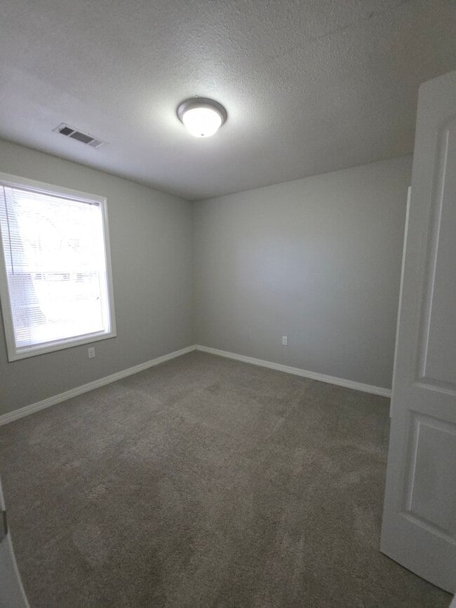 Building Photo - 2211 S Hartford Cove