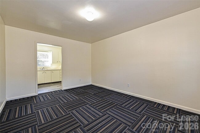 Building Photo - 268 Church St N