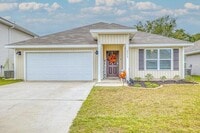 Building Photo - Updated and Move In Ready 4/2 in Cantonment