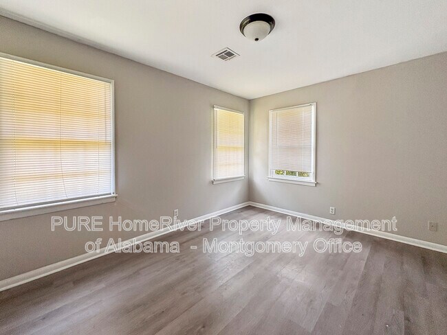 Building Photo - 1701 Longmeadow Dr