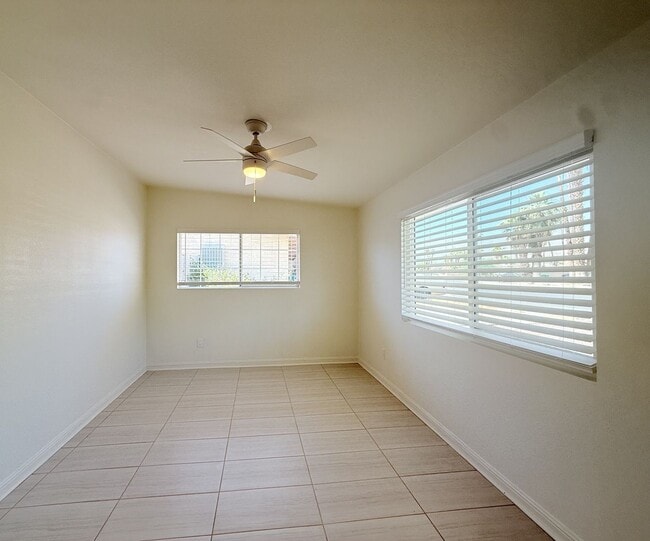 Building Photo - AVAILABLE NOW!! 3 BEDROOM 2 BATHROOM Home in Palm Desert!