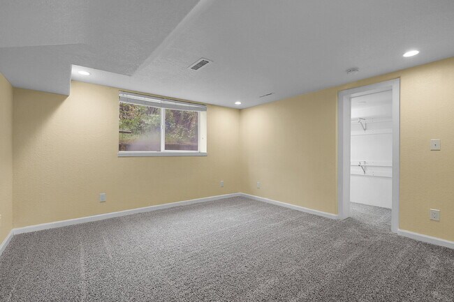 Building Photo - $1,795.95 - 2 Bed, 1 Bath Duplex Unit in Littleton with Fenced in yard, and In Unit Laundry!