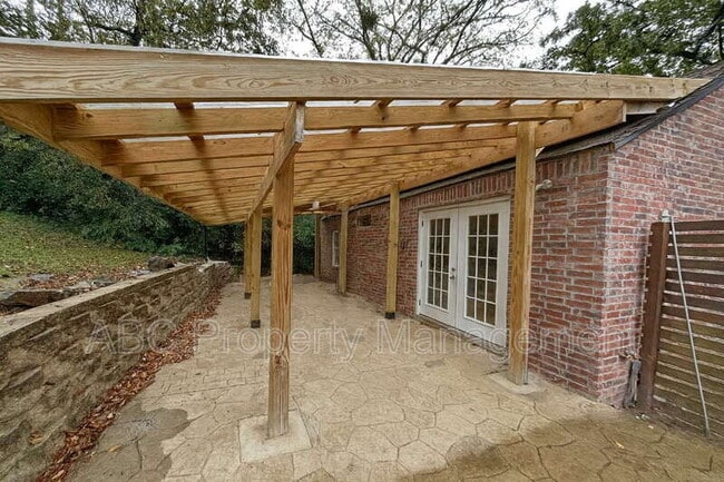 Building Photo - 604 E Huntsville Rd