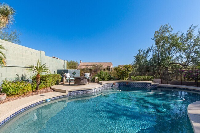 Building Photo - Come Settle In — This Scottsdale Gem Is Re...
