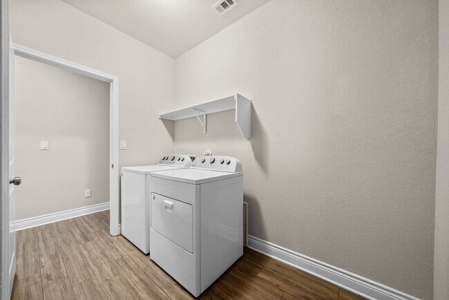 Building Photo - 139 Braeburn