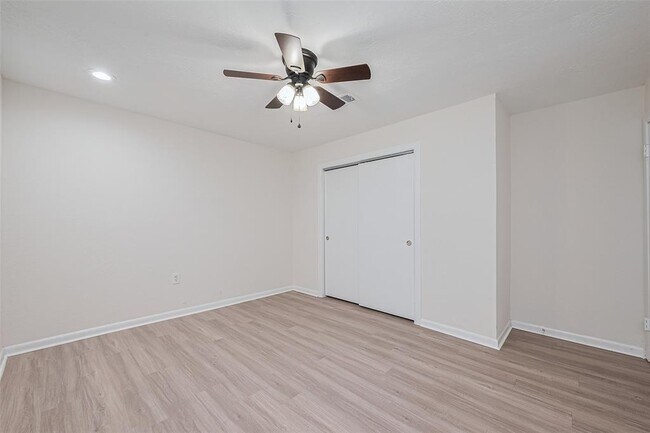 Building Photo - 5323 Forest Dr