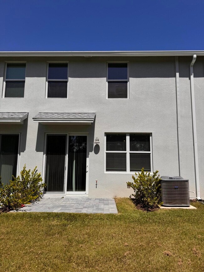 Building Photo - 496 Salisbury Cir