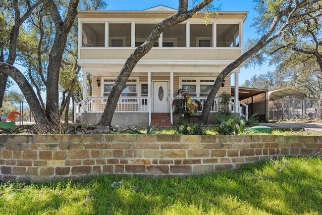 Building Photo - 2033 Lakeview Dr