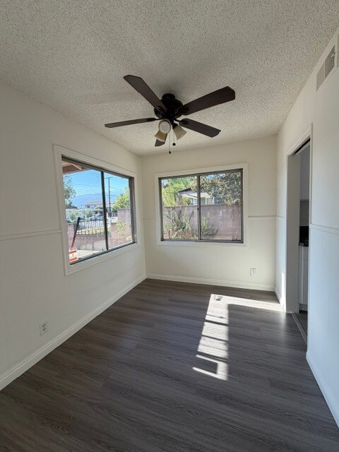 Building Photo - 212 N Pasadena Ave