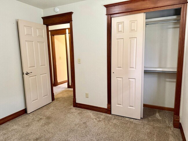 Building Photo - 1628 Azalea Dr