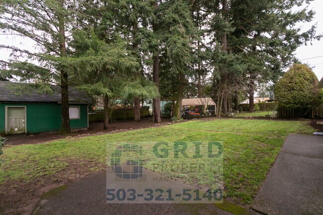 Building Photo - Spacious 3 Bedroom Ranch Home in SE Portland!