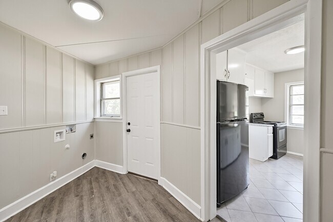Building Photo - 1501 Greenbrier Dr
