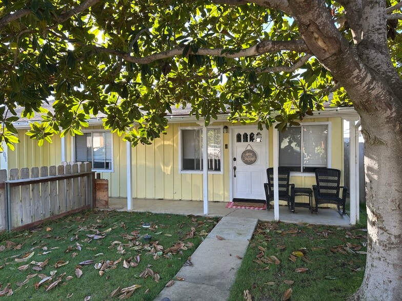 Building Photo - 2101 Sunset Ave