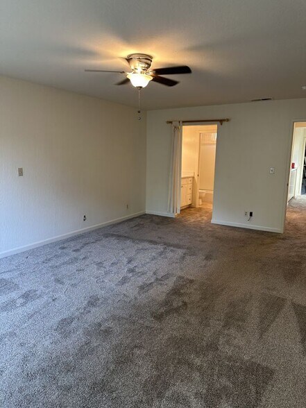 Building Photo - 101 Redding Rd