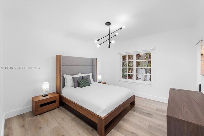 Building Photo - 253 N Coconut Ln