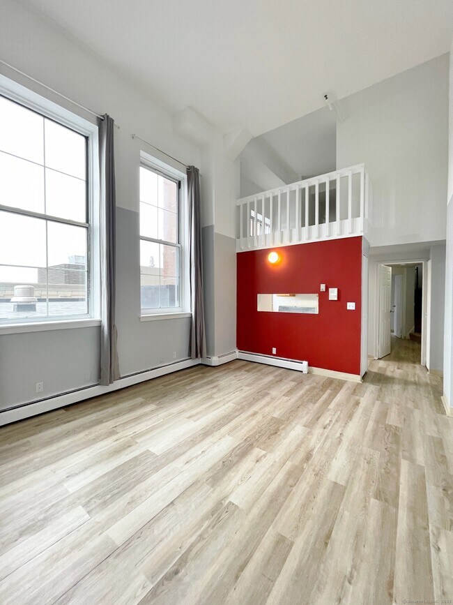 Primary Photo - 124 Court St