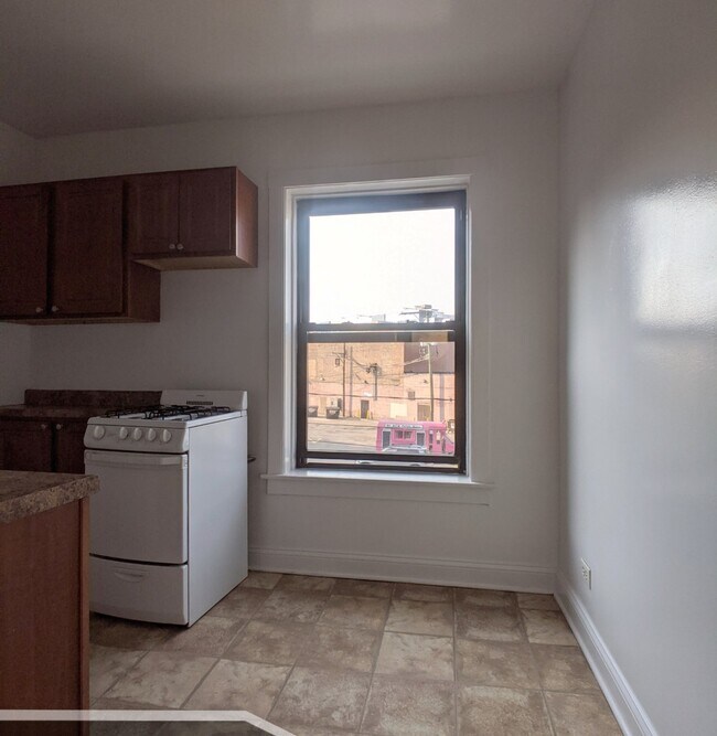 Building Photo - 2651 N Spaulding Ave