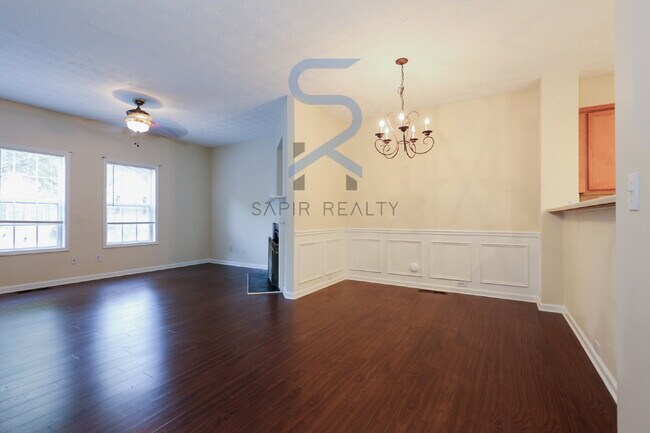 Building Photo - Move in before November 30th and get $100 ...