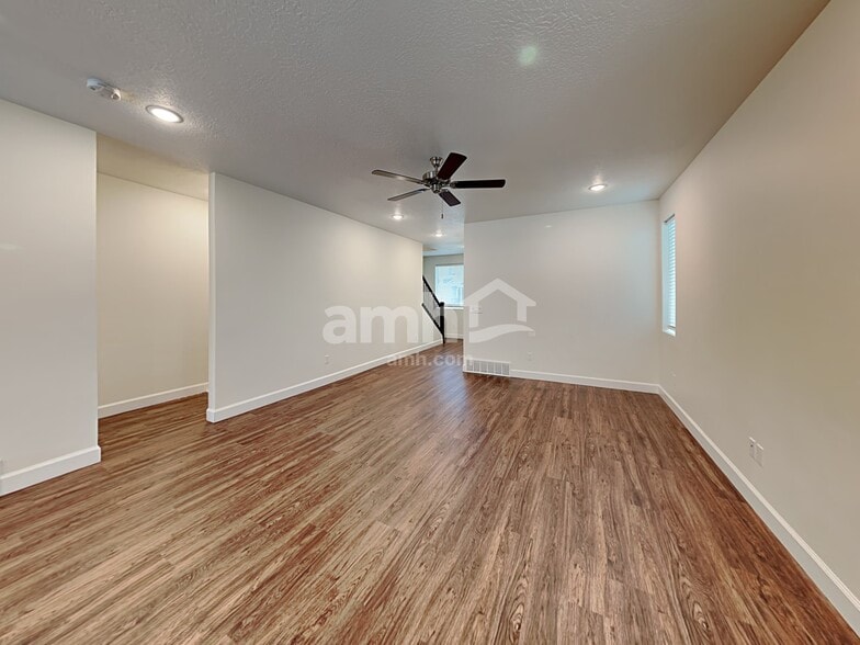 Building Photo - 2403 E Surry Way