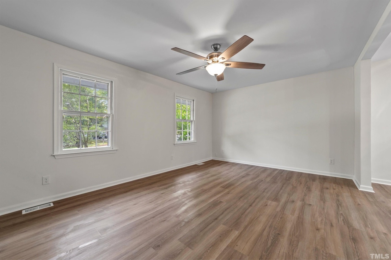 Building Photo - Room in Single Family Home on Buckingham Rd