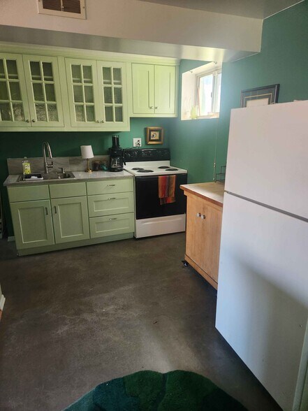 Building Photo - 7153 18th Ave SW