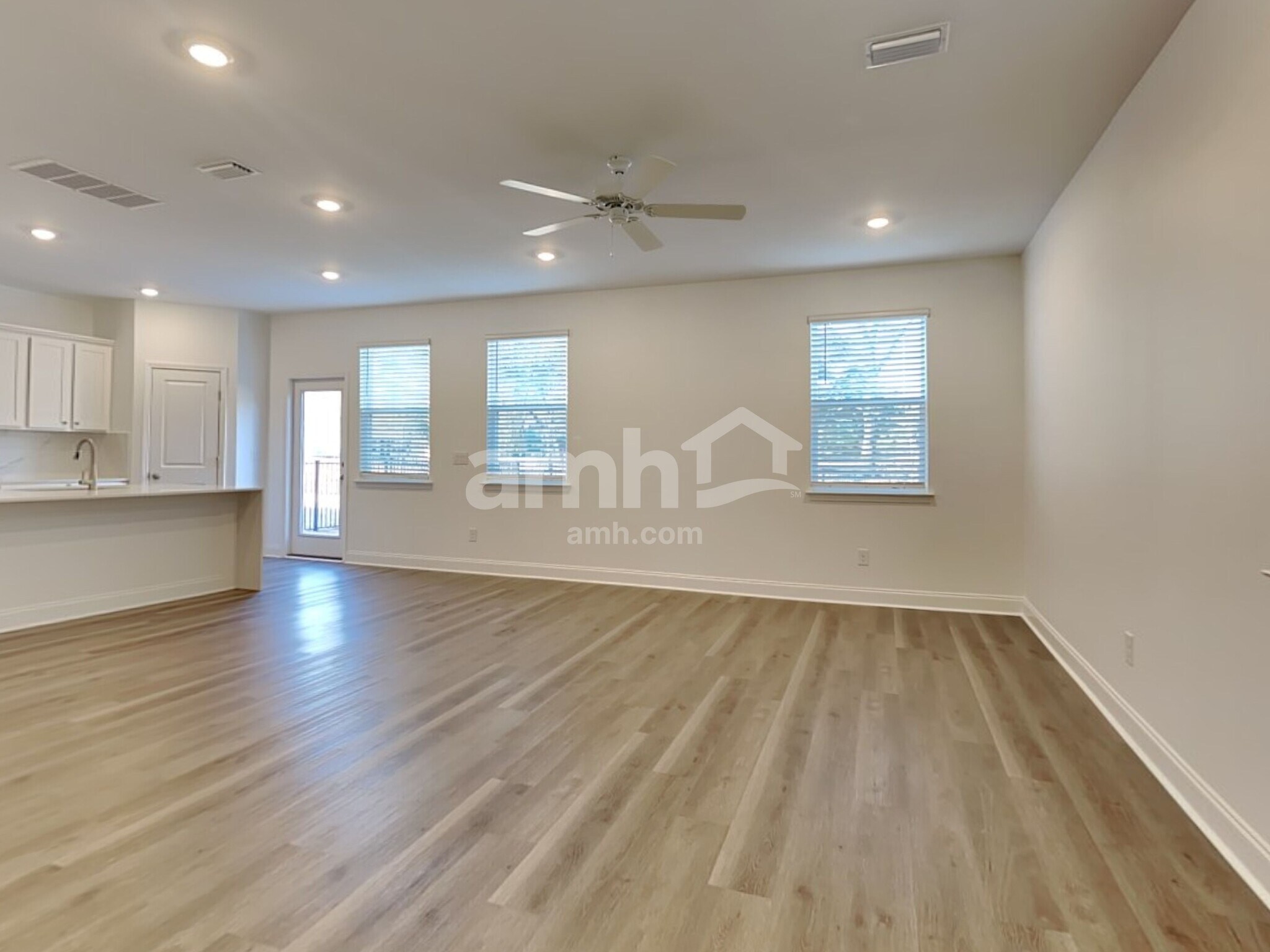 Building Photo - 110 Trevino Dr