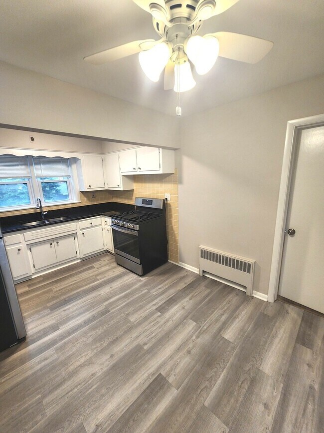 Building Photo - 5910 W Gunnison St