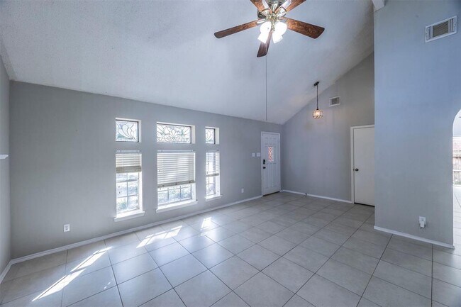 Building Photo - 9402 Calwood Cir