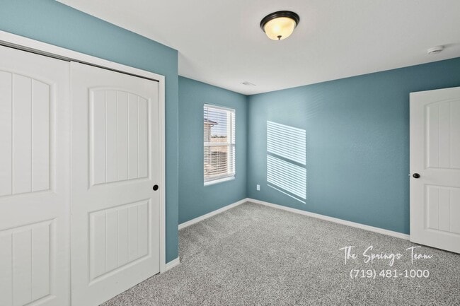 Building Photo - STUNNING 4BD HOME w/ NO ELECTRIC BILL! - Security Deposit Waiver Available