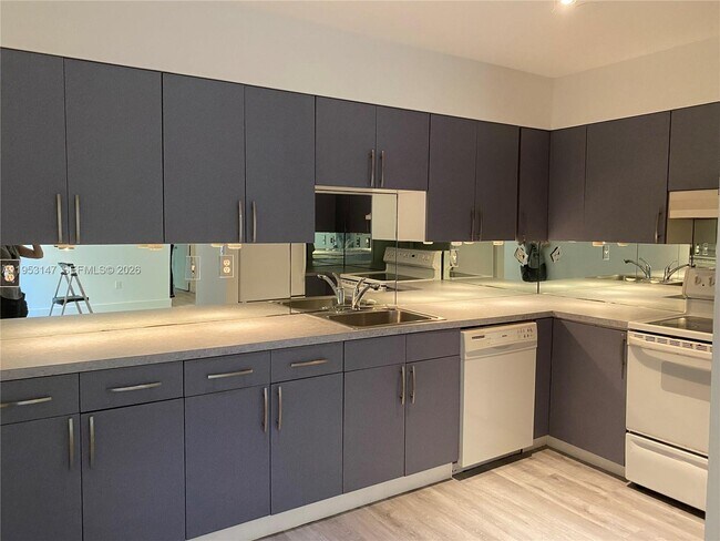 Building Photo - 1308 Drexel Ave