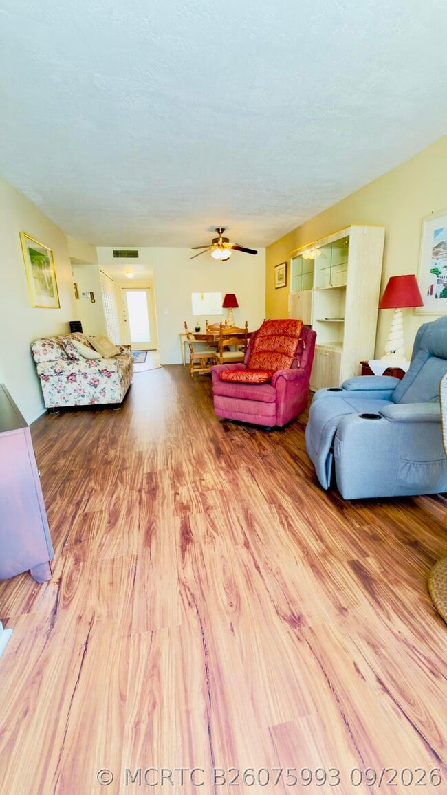 Building Photo - 2801 Somerset Dr