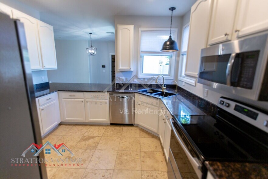 Building Photo - 829 S Huish Dr