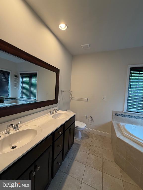 Building Photo - 997 Powder Horn Dr
