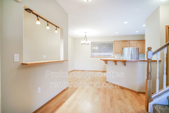 Building Photo - 2623 NE Rocky Butte Rd