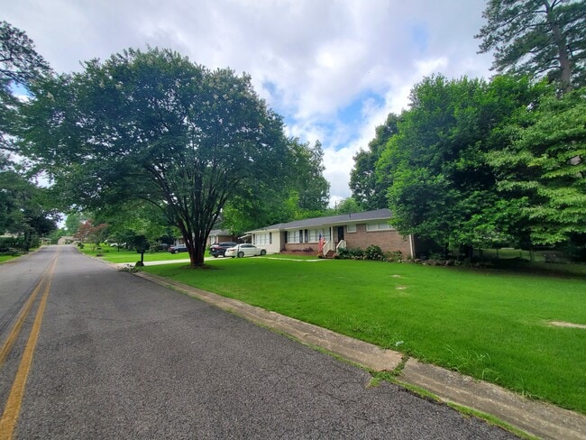 Building Photo - 412 Maiden Ln